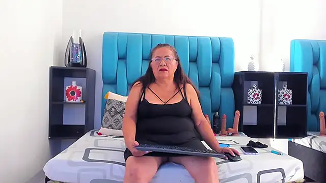 Keira Lennox online show from March 18, 2025, 12:06 pm