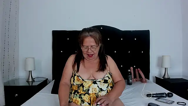 Keira Lennox online show from September 11, 2025, 11:32 am