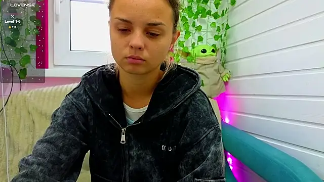 Misss Vikk online show from September 20, 2025, 6:18 am