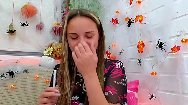 Misss Vikk online show from November 1, 2025, 3:17 pm