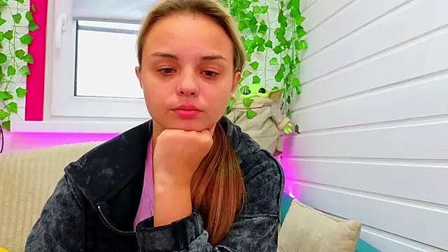 Misss Vikk online show from September 21, 2025, 6:29 am