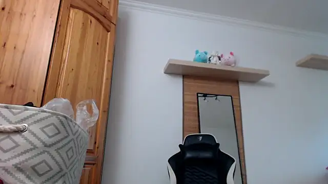 Lisakisss online show from October 9, 2025, 7:42 am