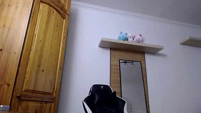 Lisakisss online show from September 19, 2025, 7:23 am