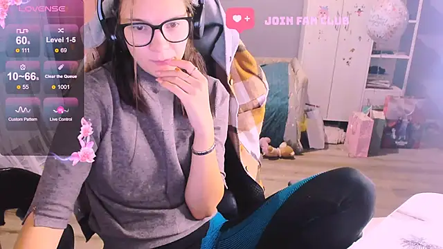 MollyLollipop online show from November 10, 2025, 2:05 am