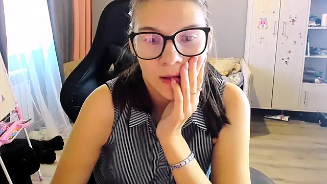 MollyLollipop online show from September 27, 2025, 4:29 am