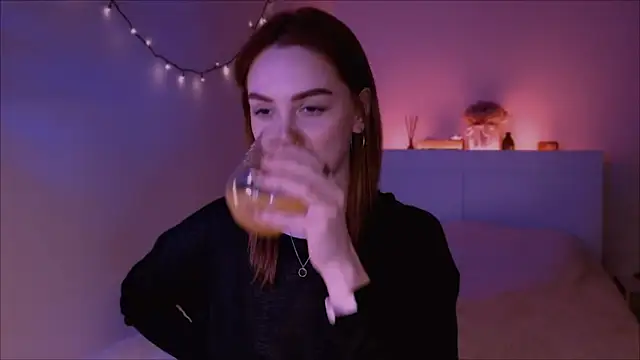 LilyFarey online show from February 9, 2025, 4:07 pm