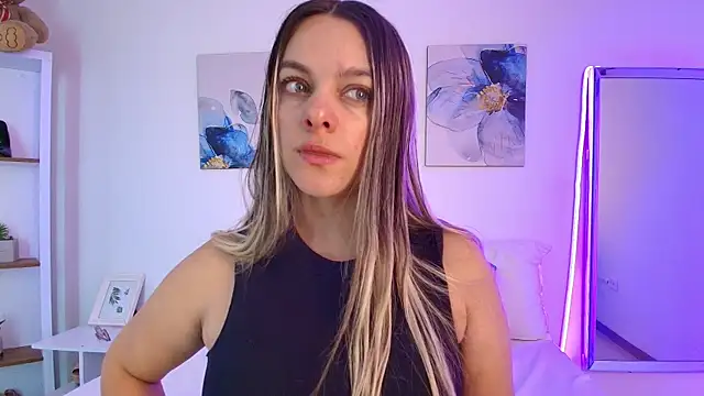 Snapshot of Isabella_Harley chatting on July 11, 2026, 1:33 pm Isabella Harley online show from July 11, 2026, 1:33 pm