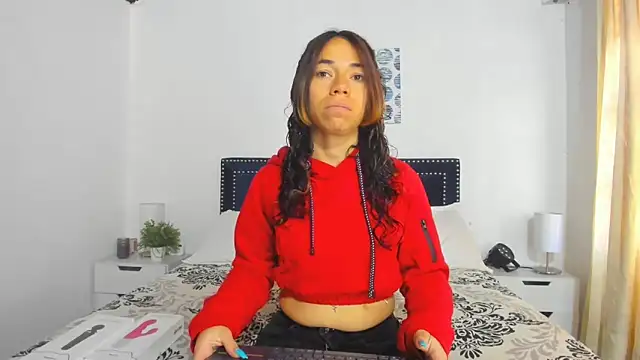 ZulyMichels online show from March 8, 2025, 12:41 pm