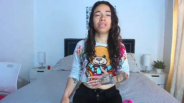 ZulyMichels online show from September 19, 2025, 12:42 pm