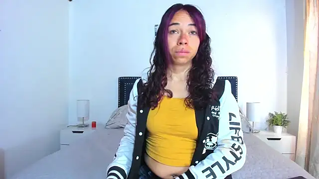 ZulyMichels online show from September 24, 2025, 12:33 pm