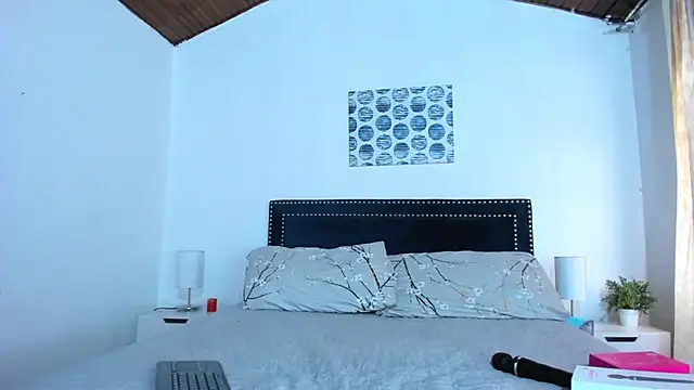 ZulyMichels online show from September 29, 2025, 12:22 pm