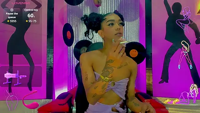 nickyminach  online show from October 27, 2025, 7:15 pm