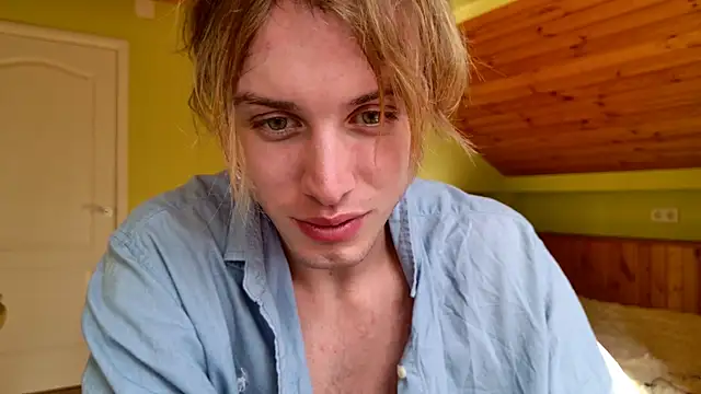 Snapshot of Cryptikov chatting on August 3, 2026, 1:39 pm Cryptikov online show from August 3, 2026, 1:39 pm