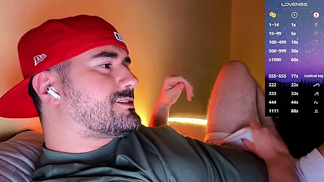 DominantTheo online show from November 13, 2025, 3:43 am