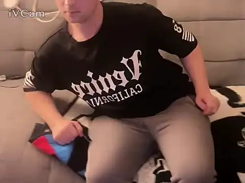 Maxmusterman20023 online show from October 13, 2025, 6:31 pm