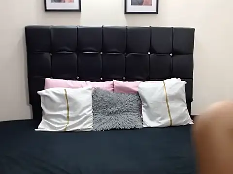 Violette Adams online show from April 14, 2026, 12:43 pm