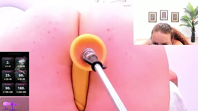 Paulina Davis  online show from March 12, 2025, 10:05 am