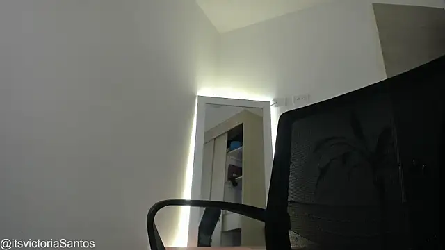 Victoriasant online show from April 14, 2026, 3:00 am