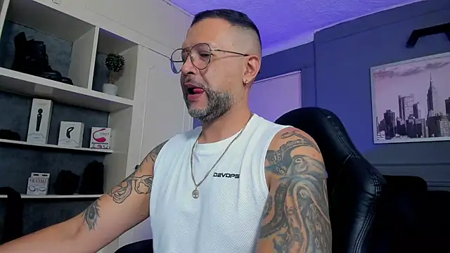 MrFrank tattoo online show from October 4, 2025, 5:25 pm