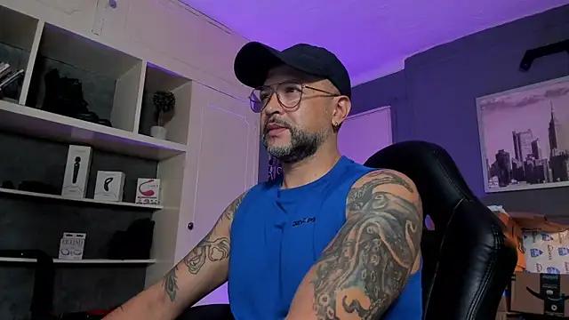 MrFrank tattoo online show from October 18, 2025, 1:18 am