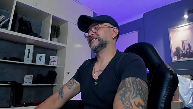 MrFrank tattoo online show from September 11, 2025, 1:05 am