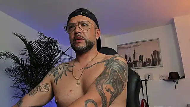 MrFrank tattoo online show from January 29, 2025, 10:32 pm