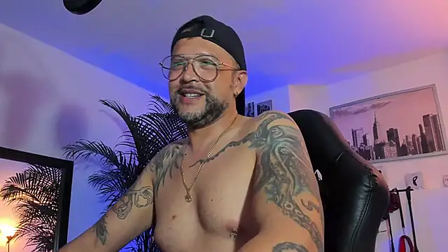 MrFrank tattoo online show from January 30, 2025, 1:33 am