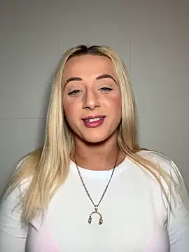 Strongqueen online show from September 12, 2025, 9:58 pm