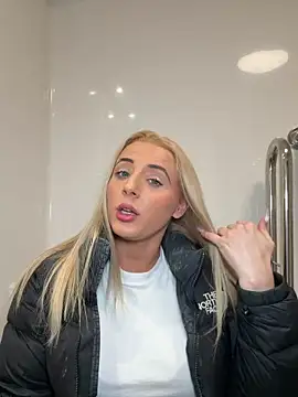 Strongqueen online show from April 18, 2026, 7:58 pm