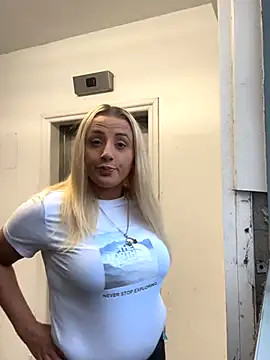 Strongqueen online show from September 20, 2025, 5:18 pm