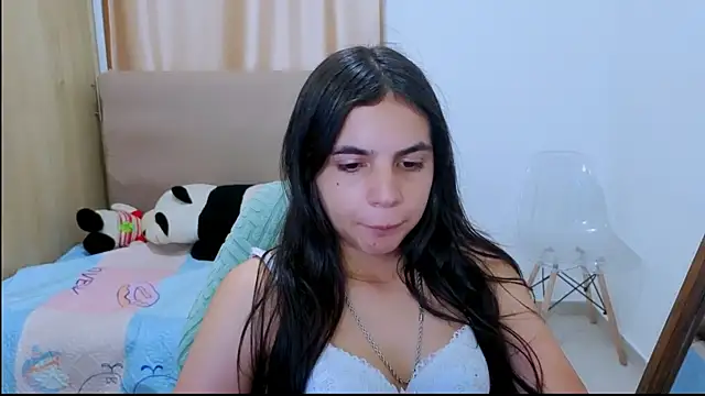 Snapshot of _elenna chatting on May 1, 2026, 5:18 pm elenna online show from May 1, 2026, 5:18 pm