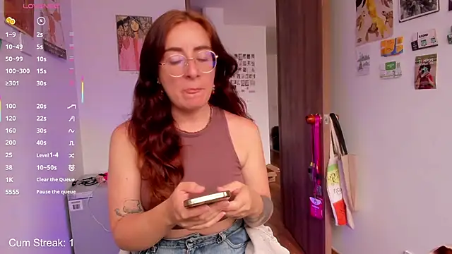 Snapshot of linda_giggle chatting on April 16, 2026, 2:40 pm linda giggle online show from April 16, 2026, 2:40 pm