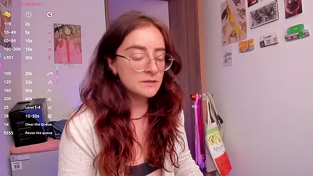 Snapshot of linda_giggle chatting on March 5, 2026, 2:57 pm linda giggle online show from March 5, 2026, 2:57 pm