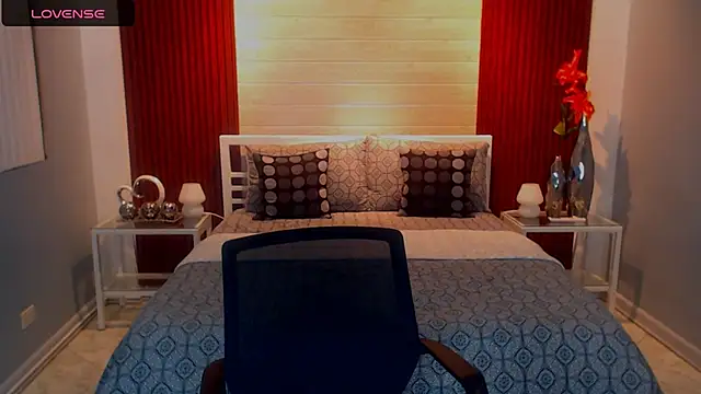 StellaStrong30 online show from September 16, 2025, 6:53 pm