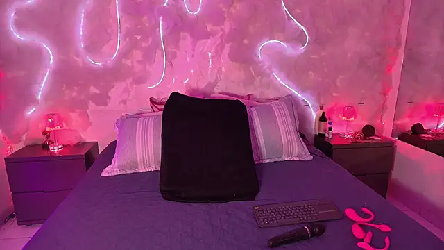 emmajohnss online show from February 15, 2026, 4:13 am