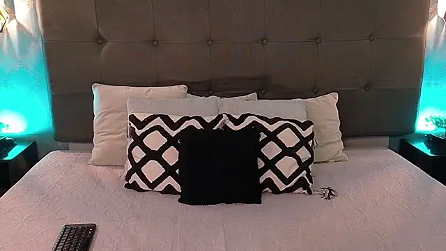 Madisonsmiith online show from March 15, 2025, 3:51 am