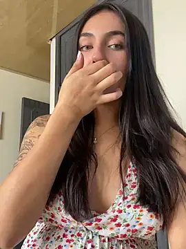 DaphneUwu online show from March 22, 2025, 4:15 pm