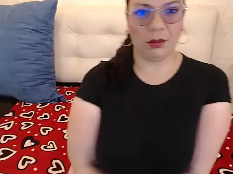 Snapshot of Angiee_BBW chatting on October 2, 2025, 8:01 pm Angiee BBW online show from October 2, 2025, 8:01 pm