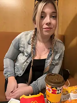 CherryAuroraa online show from January 1, 2025, 10:03 pm