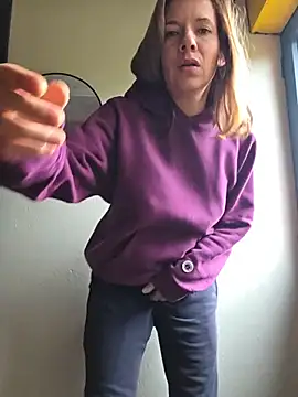 Lina lou4 online show from April 15, 2026, 7:14 am