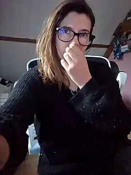 Lina lou4 online show from October 28, 2025, 4:28 pm