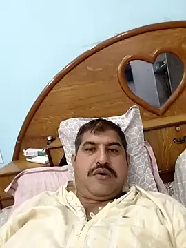 Snapshot of Amandev7 chatting on May 25, 2026, 4:01 am Amandev7 online show from May 25, 2026, 4:01 am