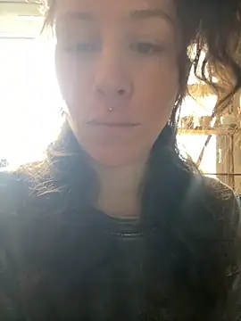 SuzieWanKenobi online show from October 19, 2025, 12:52 pm