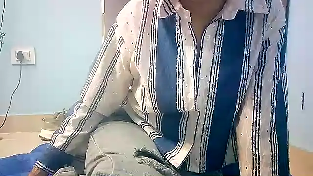 lovelydesi21 online show from January 18, 2025, 2:02 pm