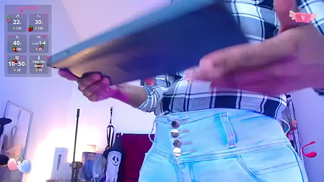 louise nails online show from October 16, 2025, 6:27 pm