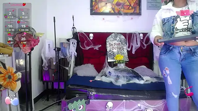 louise nails online show from October 18, 2025, 3:14 pm