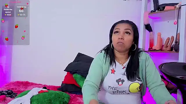 Snapshot of louise_nails chatting on April 23, 2026, 12:51 pm louise nails online show from April 23, 2026, 12:51 pm
