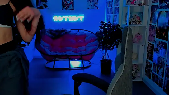 EmilyWilden online show from March 18, 2025, 9:01 am