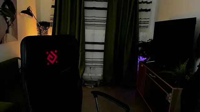 EmilyWilden online show from February 18, 2025, 6:15 am