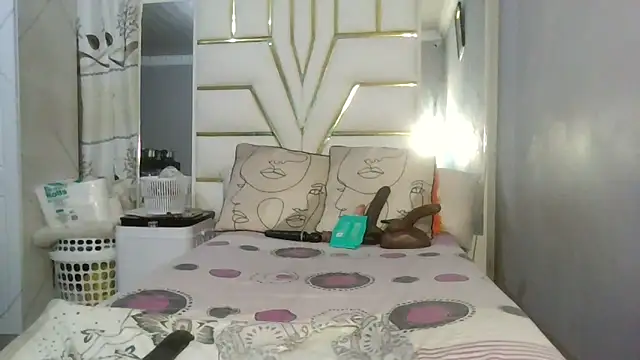 Snapshot of SexyyNana chatting on February 8, 2026, 12:19 am SexyyNana online show from February 8, 2026, 12:19 am